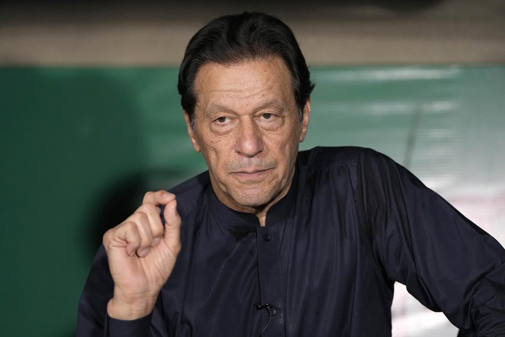 Pakistani Police Besiege Imran Khans Home As Deadline For Him To Hand Over Suspects Expires