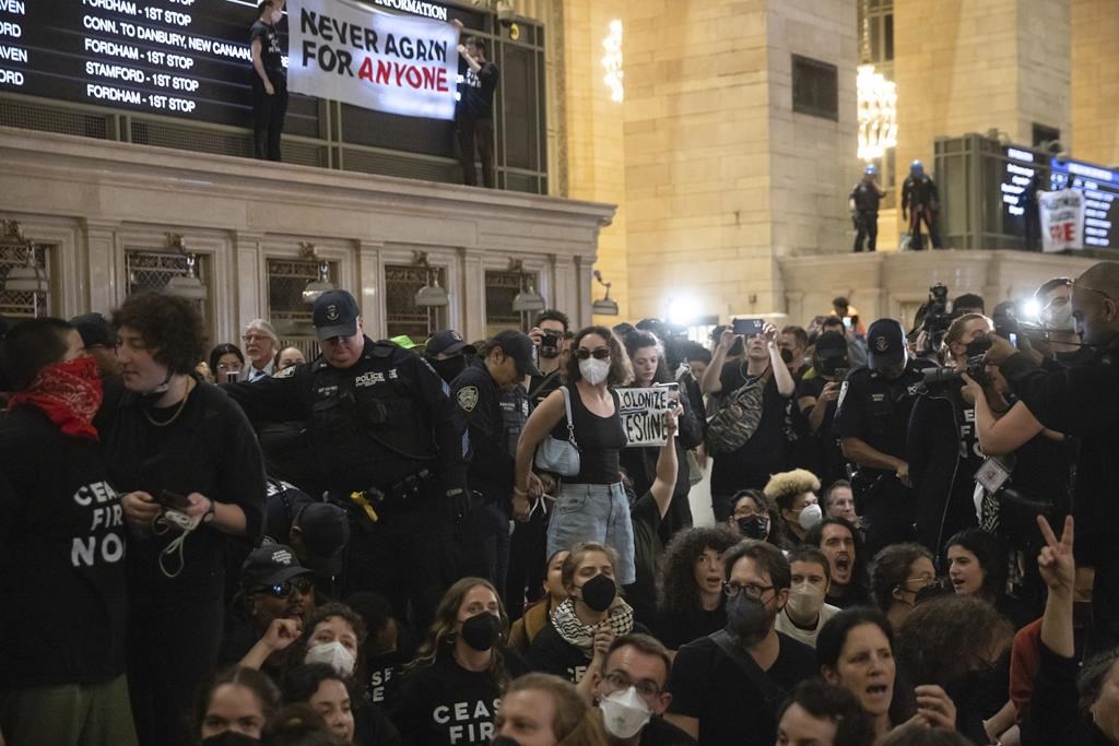 Never Again for Anyone': Jewish Protesters Demanding Gaza Cease-Fire  Arrested in Grand Central Station