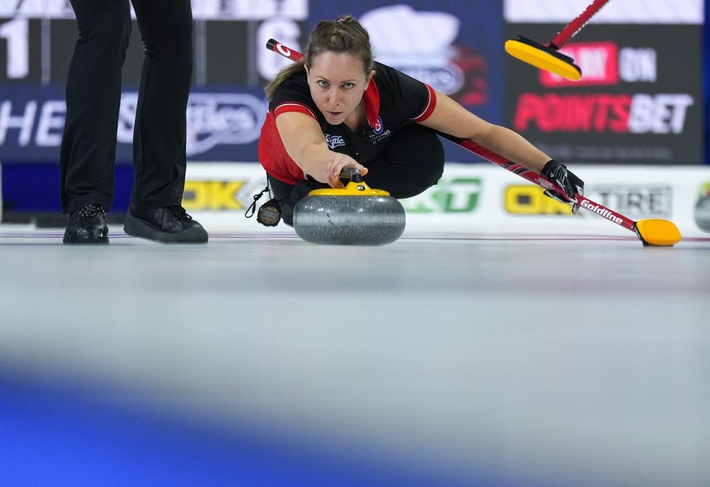 Homan, Jones Stay Unbeaten, Roll Into Kioti National Quarterfinals