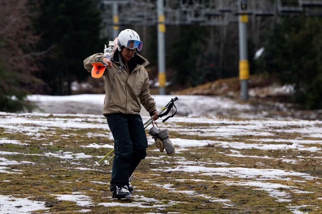 Skiing or golf? Spring break choices follow Canada's weird winter
