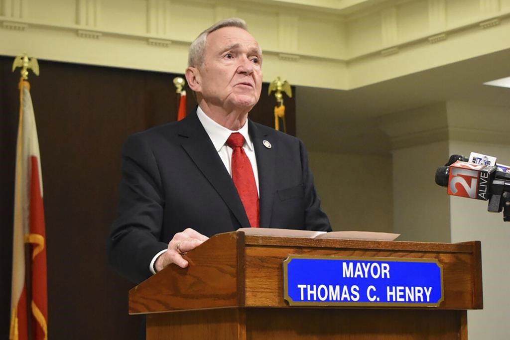 Fort Wayne Mayor Tom Henry dies after medical emergency amid cancer battle