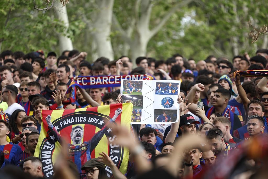 Group condemns 'humiliating searches' by security at Barcelona stadium