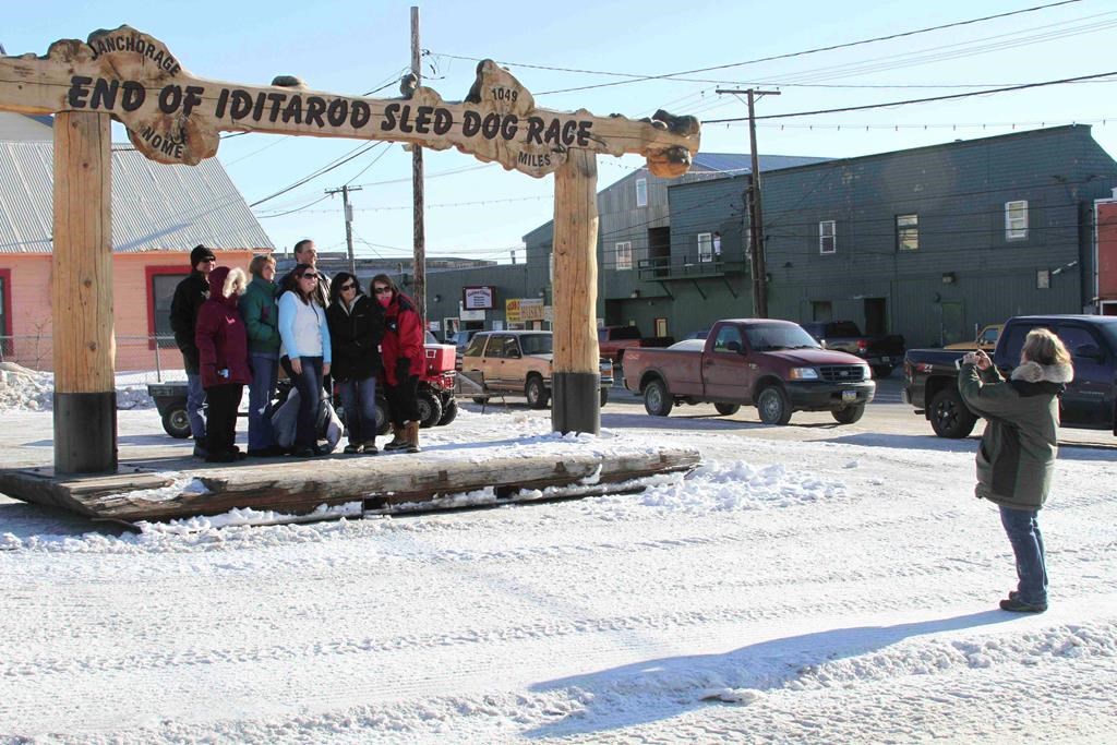 Iditarod says new burled arch will be in place for '25 race after current finish line arch collapses