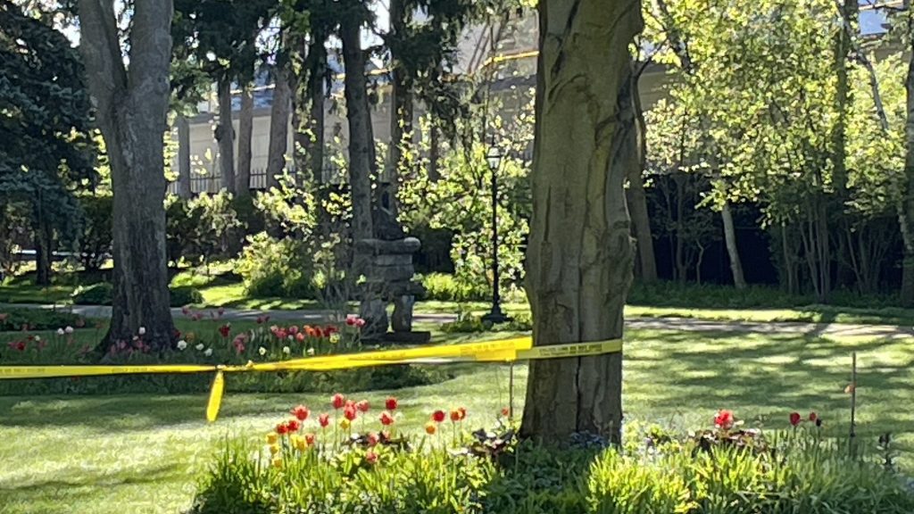 Security guard shot, seriously injured outside Drake's Bridle Path mansion: police