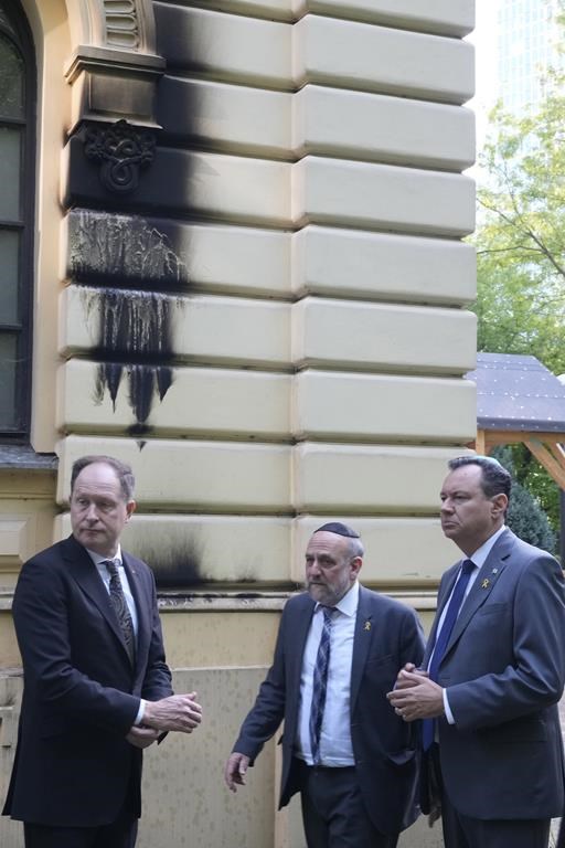 Police arrest Polish teenager suspected of throwing firebombs at synagogue