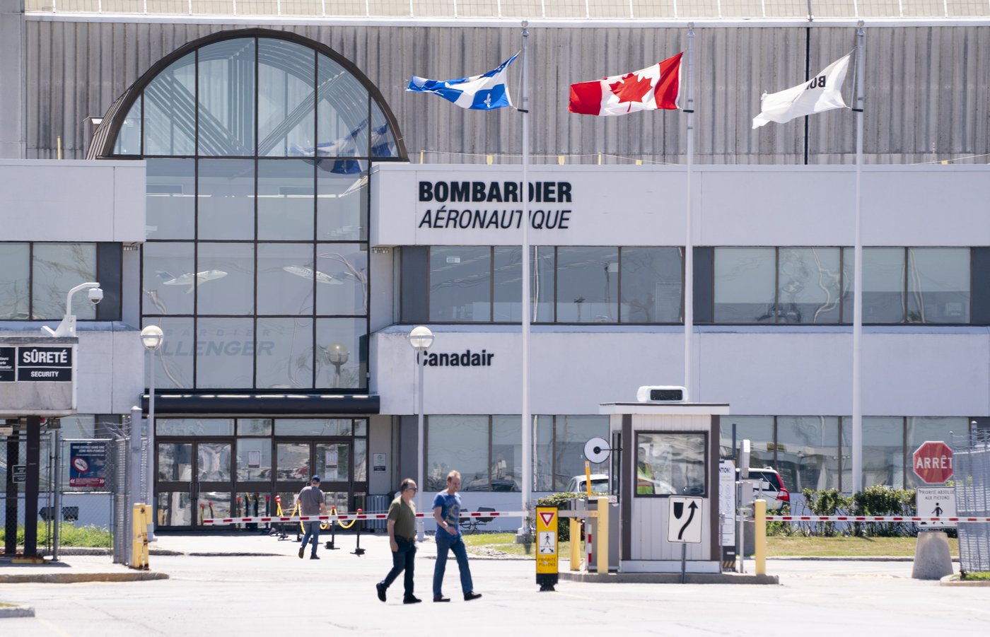Union: Workers go on strike after no agreement with Bombardier could be reached by deadline