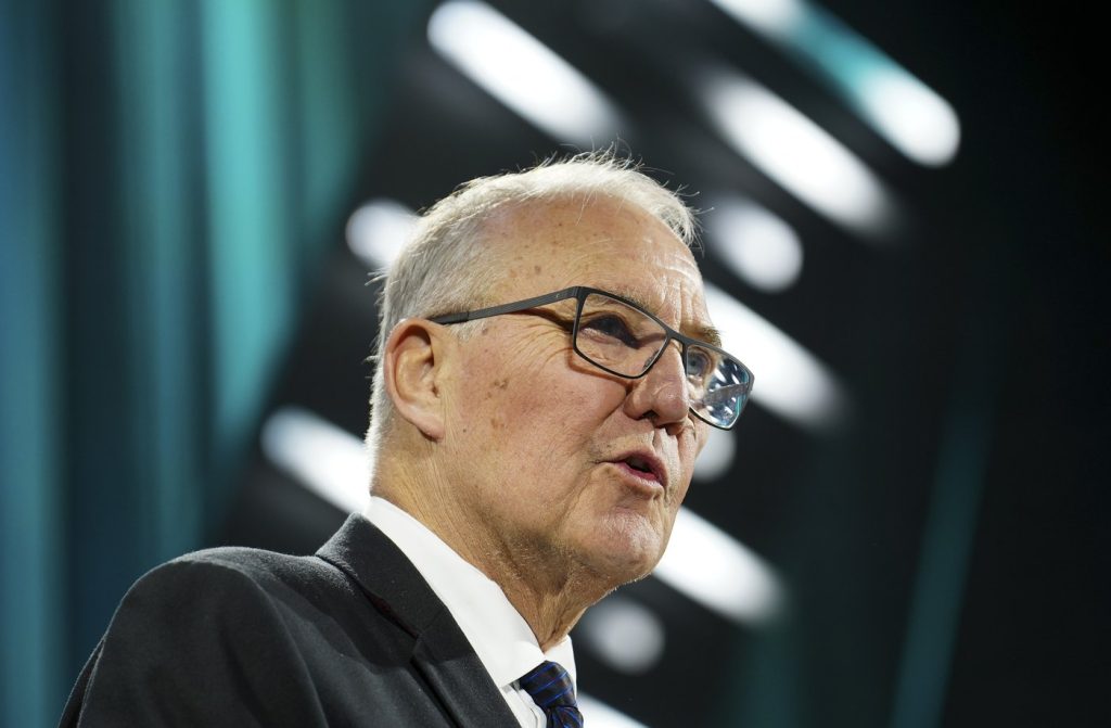 Canadian, Chinese defence ministers meet in Singapore as tensions rise