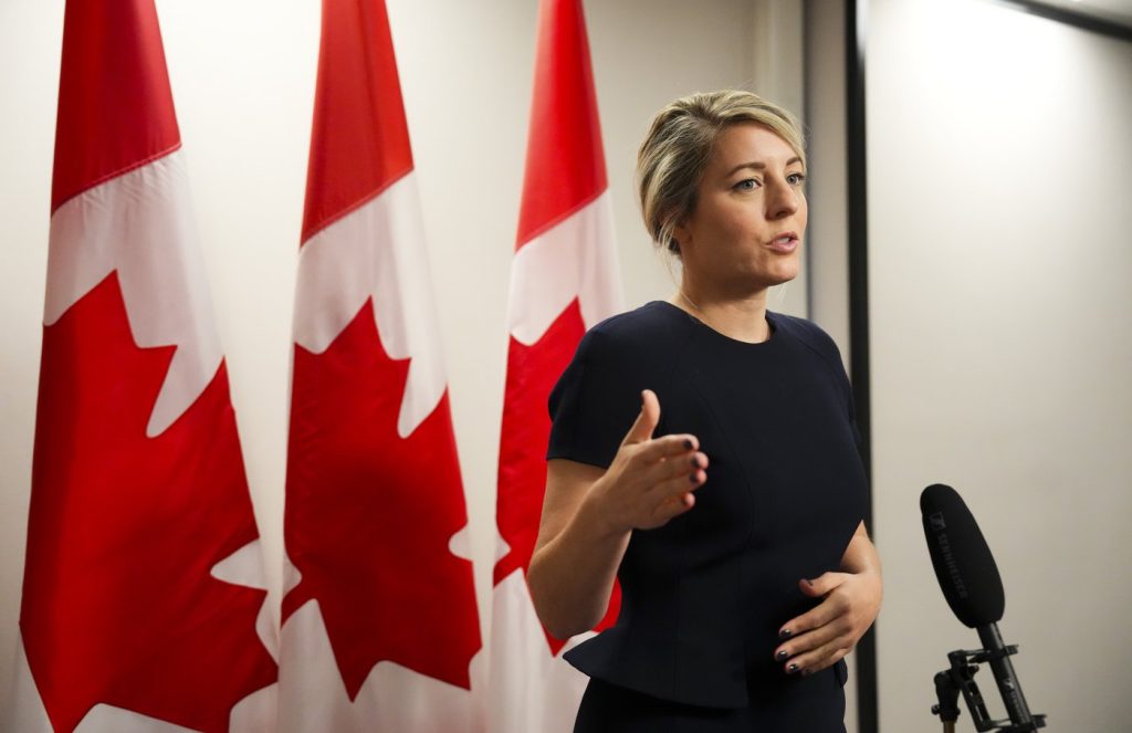 Mélanie Joly plans to meet with Lebanese minister at Francophonie summit