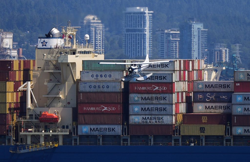 B.C. port lockout looms as businesses fear fallout of another labour disruption