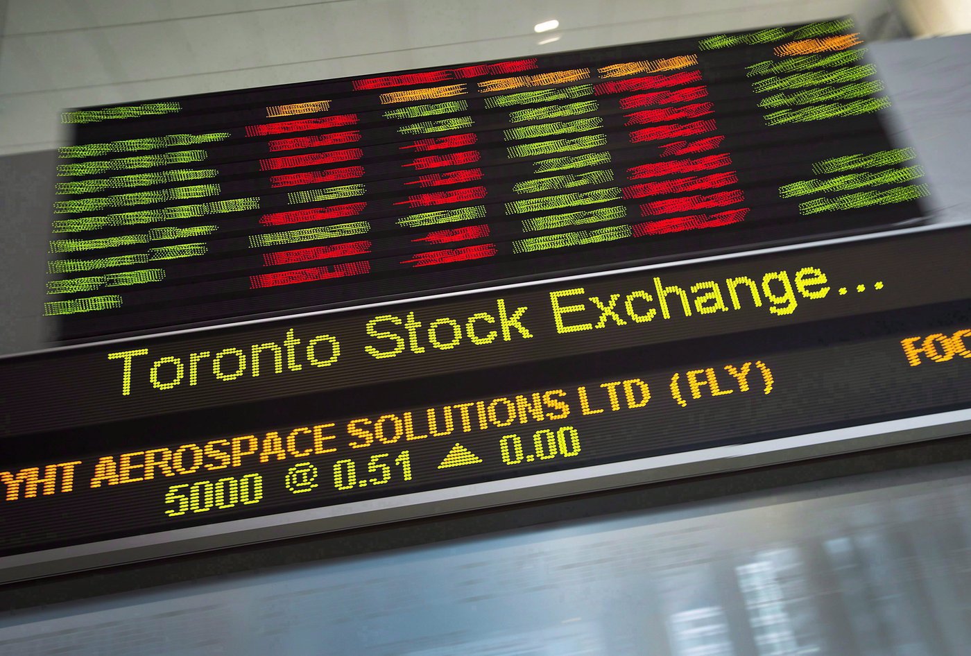 S&P/TSX composite lower despite price of oil rising to top US$60 per barrel
