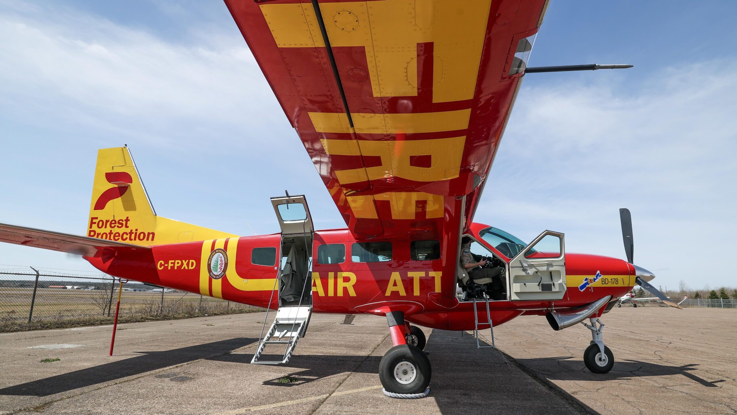 Nova Scotia contracts four water bombers for wildfire season