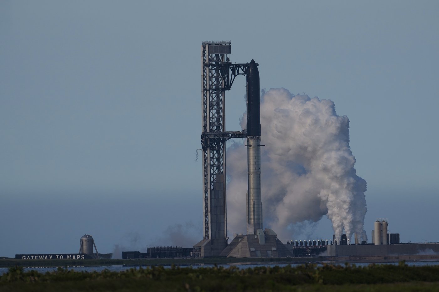 SpaceX tries to launch a bigger version of Starship but hits a