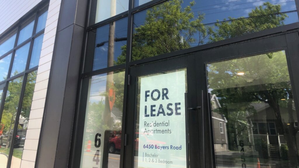 A sign advertising rental vacancies at an apartment building on Bayers Road (Steve Gow, CityNews Halifax)
