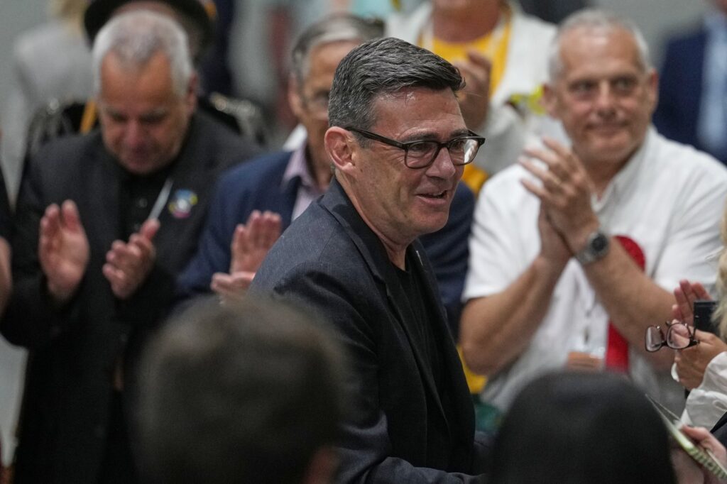 Labour's Andy Burnham wins a special UK election, setting up a showdown  with Starmer