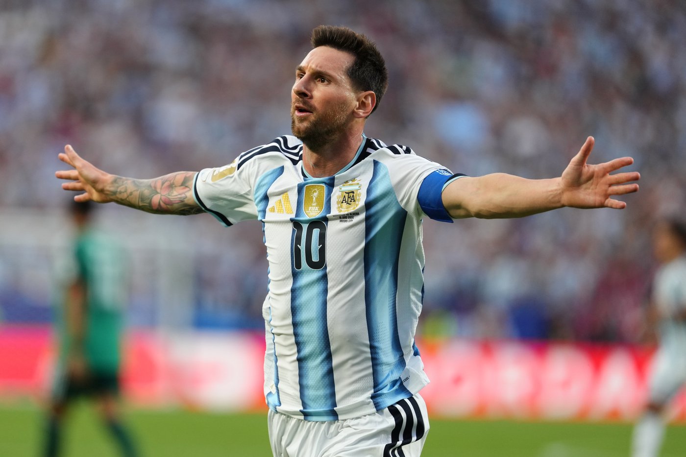 Lionel Messi becomes 2nd player to score in 5 World Cups, striking early for Argentina vs. Algeria