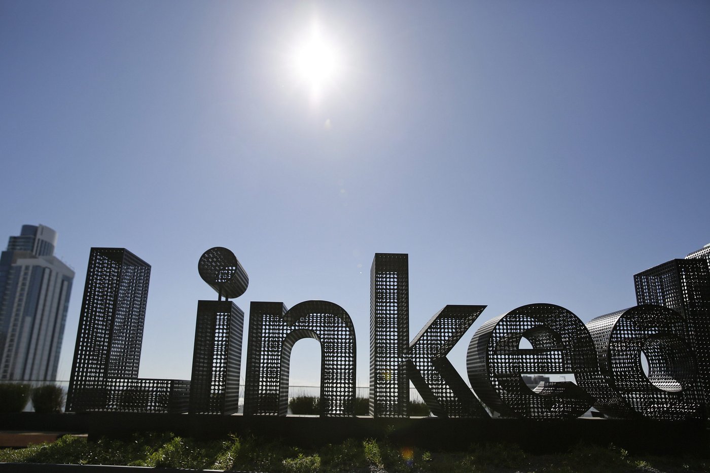 LinkedIn is rife with AI but career coaches say it's still useful for job hunters